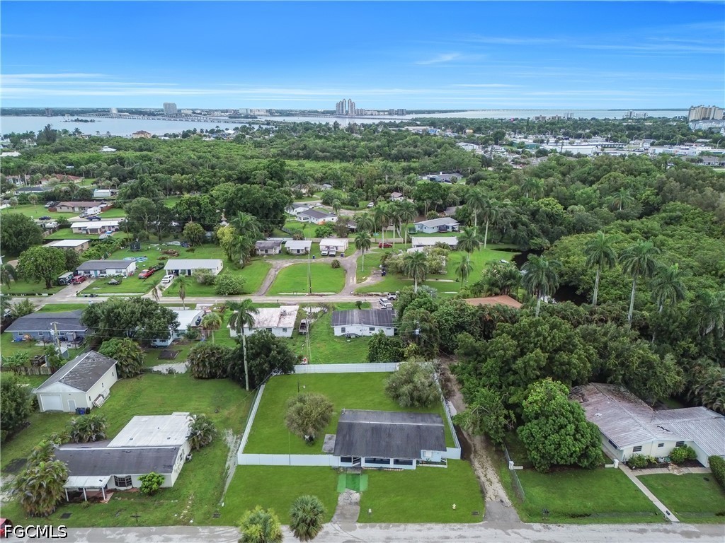 2 Bed SingleFamilyResidence for Sale in North Fort Myers, photo 30