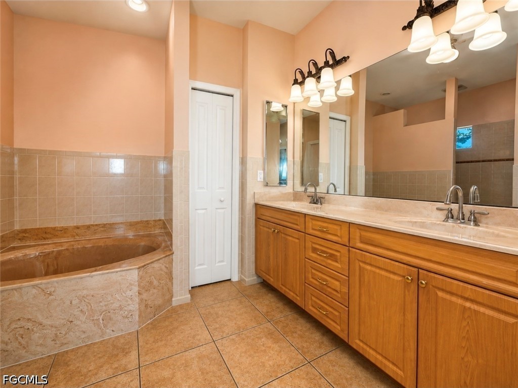 3 Bed Pool Home for Sale in Cape Coral, photo 30