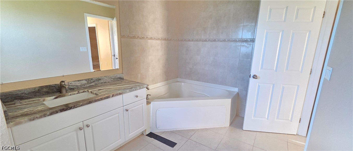 3 Bed SingleFamilyResidence for Sale in Cape Coral, photo 30