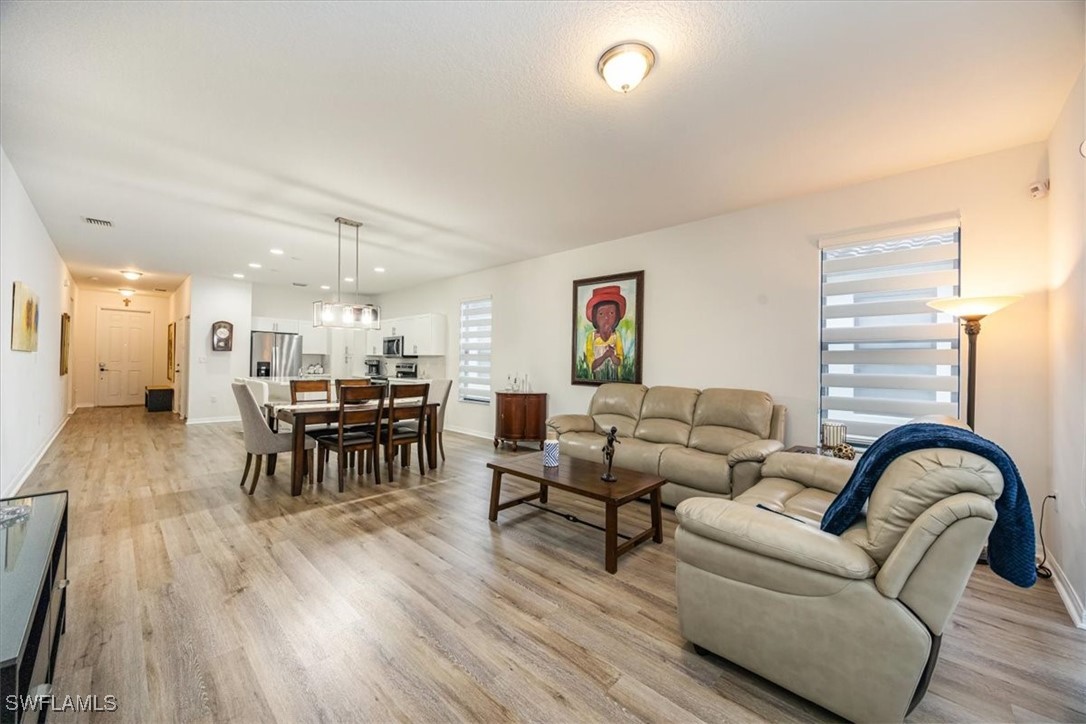 3 Bed SingleFamilyResidence for Sale in Silverwood, FL — photo 4