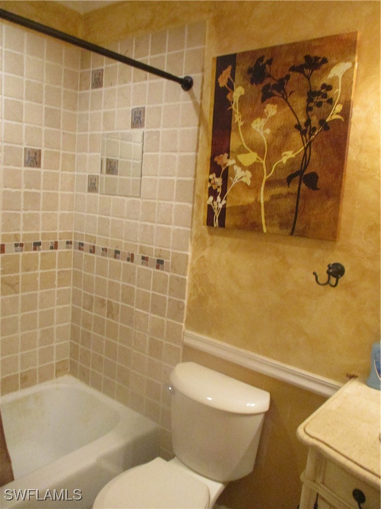 1 Bed Waterfront Home for Sale in Fort Myers, FL, $99,000 — photo 4