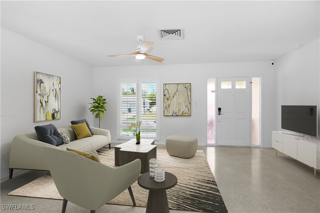 2 Bed SingleFamilyResidence for Sale in Marco Island, photo 4