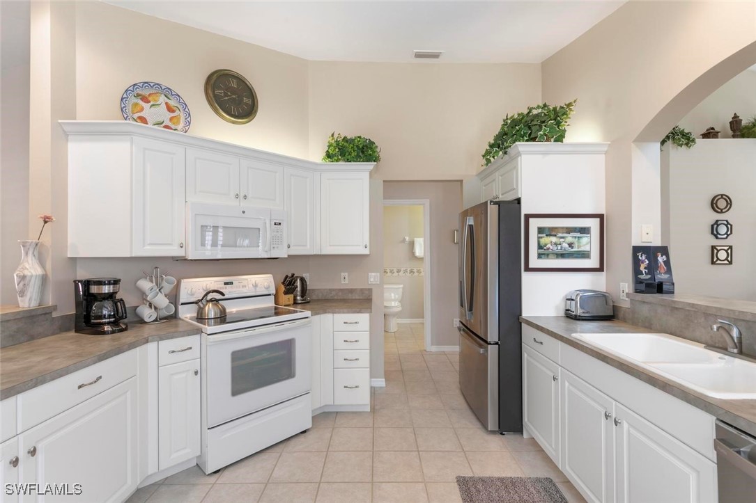 2 Bed Waterfront Home for Sale in Sabal Palm, FL — photo 4
