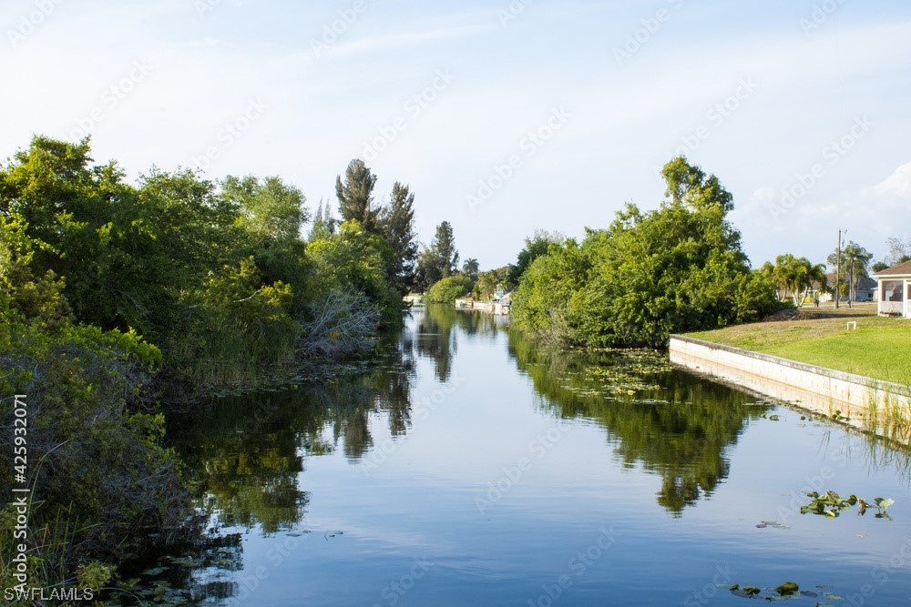 Waterfront Home for Sale in Cape Coral, photo 4