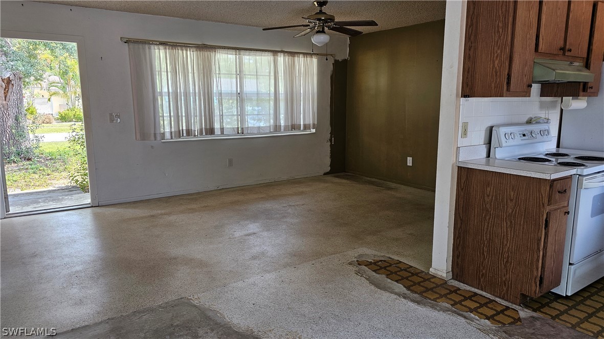 2 Bed SingleFamilyResidence for Sale in Naples, FL, $489,900 — photo 4