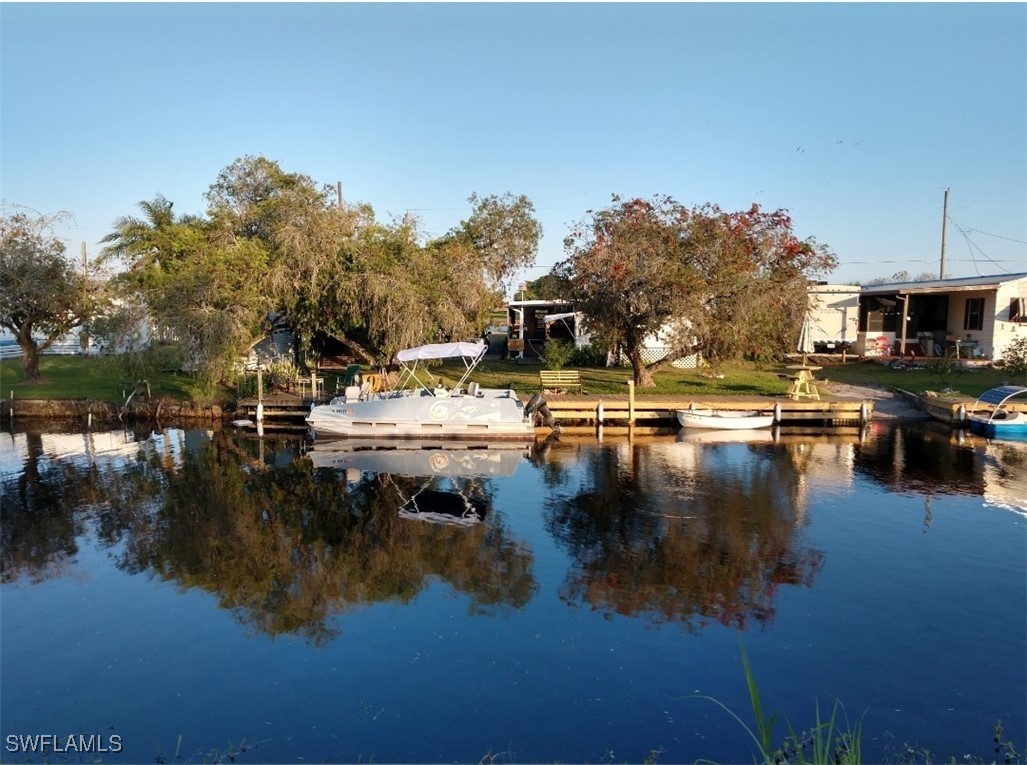 2 Bed Waterfront Home for Sale in Moore Haven, photo 4