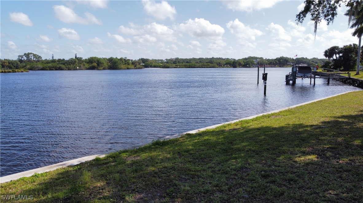 Waterfront Home for Sale in Waterway Shores, photo 4