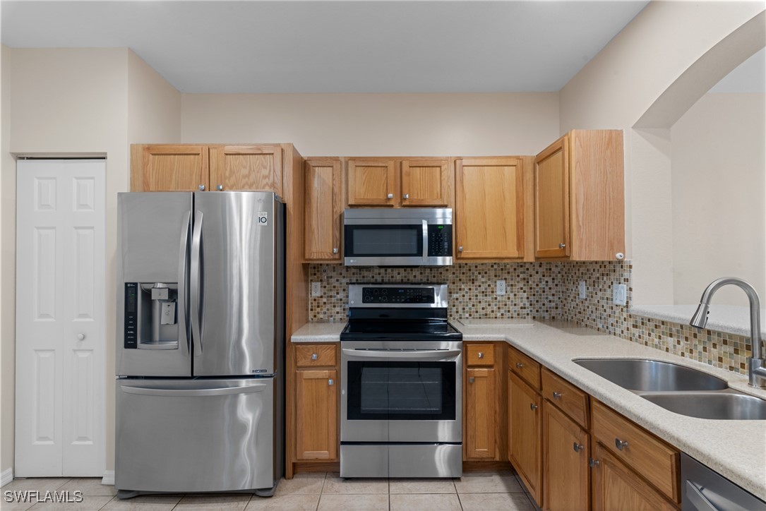 3 Bed Townhouse for Sale in Colonnade At Forum, FL, $305,000 — photo 4