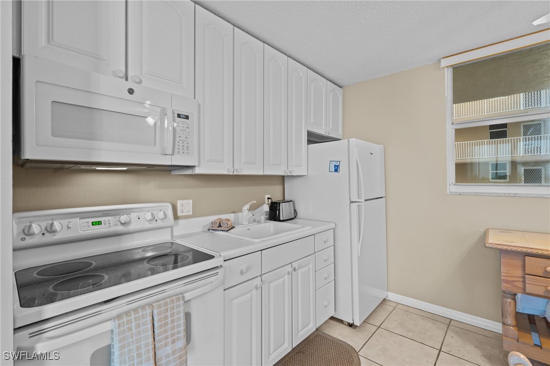 1 Bed Waterfront Home for Sale in Beach And Tennis Club, photo 4