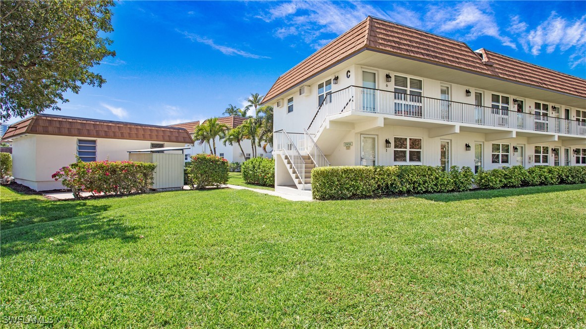 2 Bed Condominium for Sale in Seabreeze Apts, FL, $220,000 — photo 4