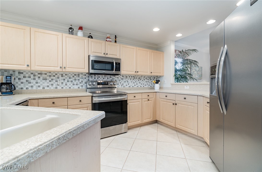 2 Bed Condominium for Sale in Clubhouse Villas, FL, $219,900 — photo 4