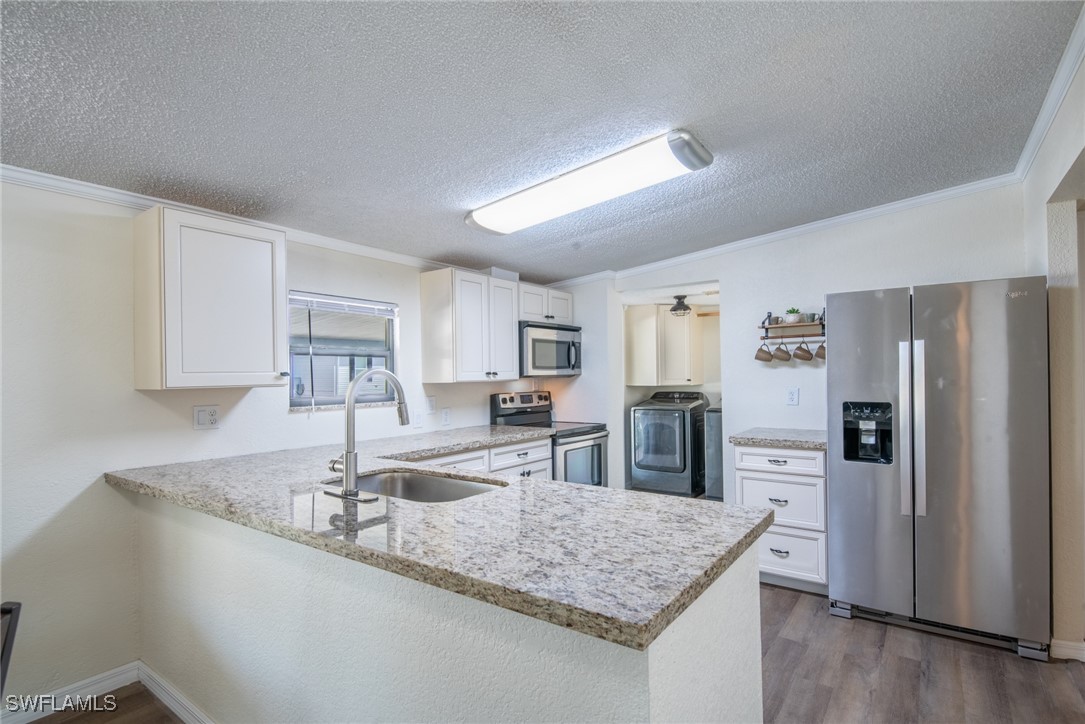 2 Bed ManufacturedHome for Sale in Pine Island Cove, photo 4