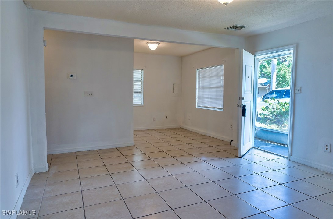 2 Bed SingleFamilyResidence for Sale in North Fort Myers, FL — photo 4