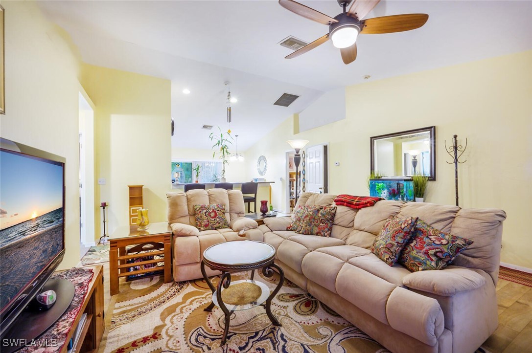 3 Bed SingleFamilyResidence for Sale in Lehigh Acres, photo 4