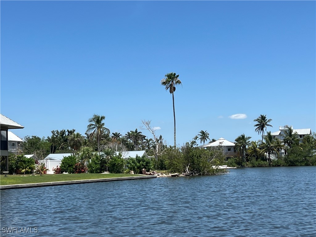2 Bed Waterfront Home for Sale in Bokeelia, photo 4