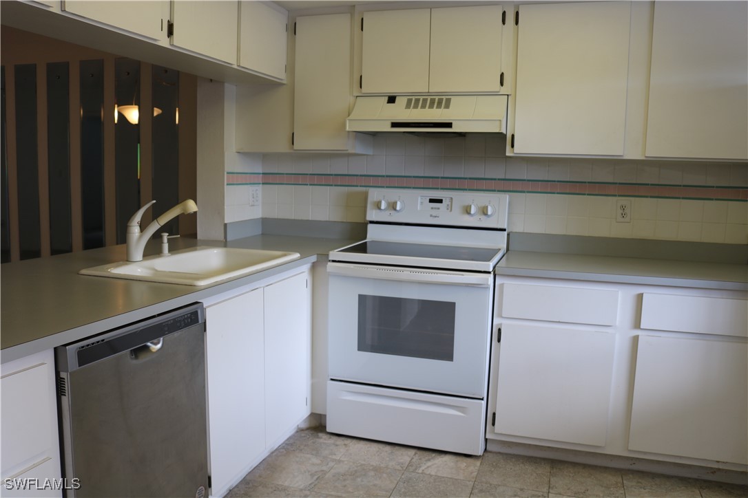 2 Bed Condominium for Sale in Naples Trace, FL, $229,900 — photo 4