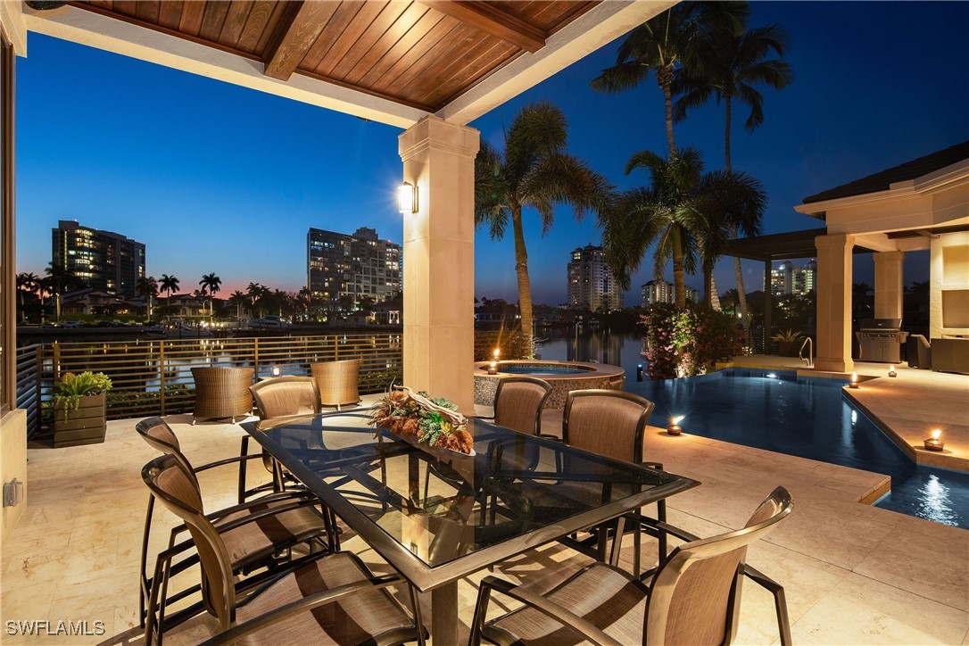 6 Bed Pool Home for Sale in Park Shore, photo 4