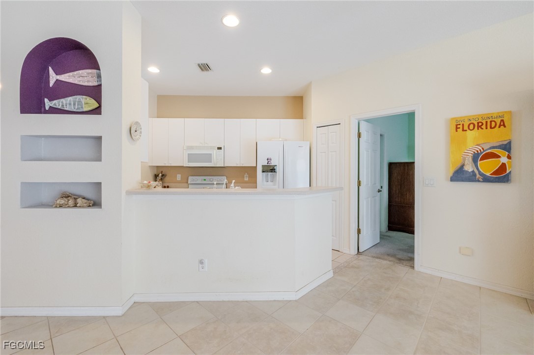 2 Bed SingleFamilyResidence for Sale in North Fort Myers, FL — photo 4
