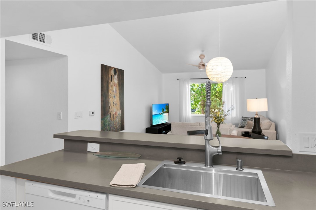2 Bed Condominium for Sale in Naples, photo 4