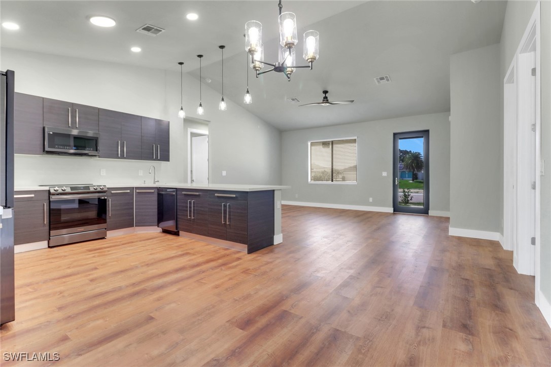 3 Bed SingleFamilyResidence for Sale in Cape Coral, photo 4