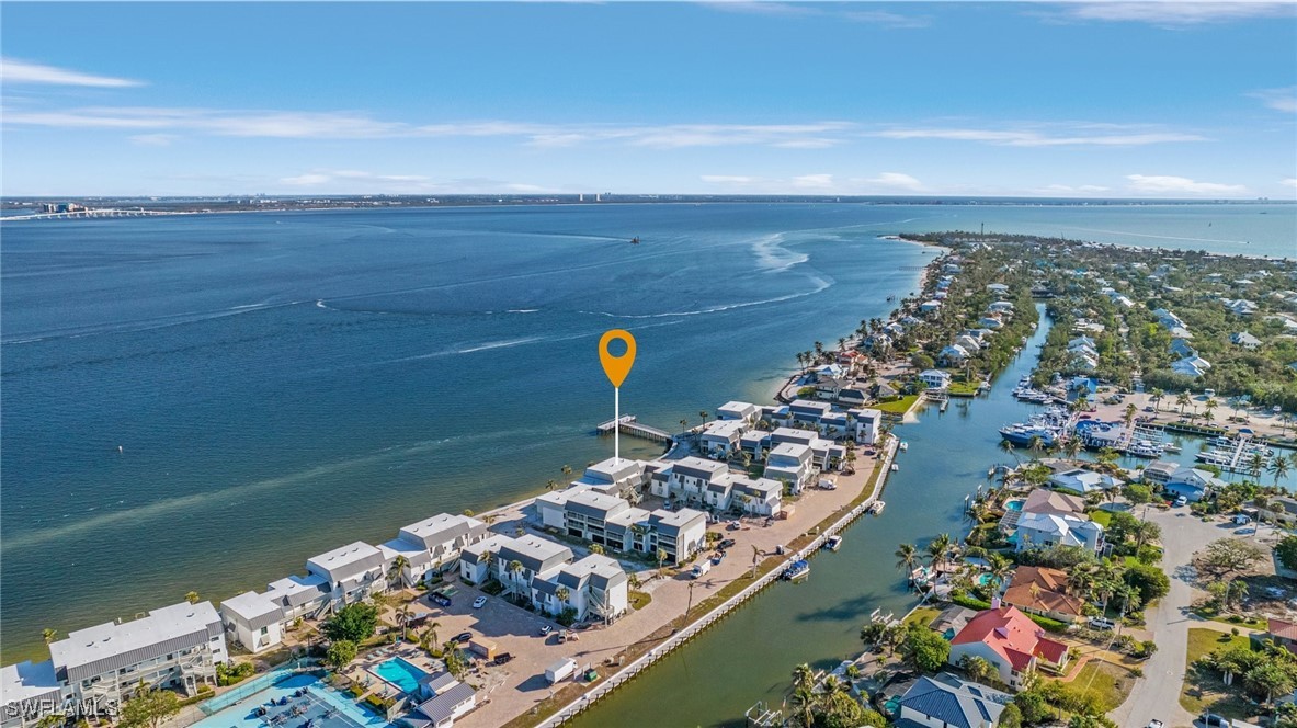 1 Bed Waterfront Home for Sale in Sanibel, photo 4
