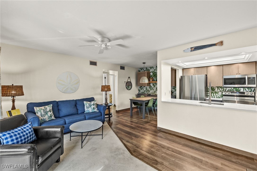1 Bed Waterfront Home for Sale in Sanibel, photo 4