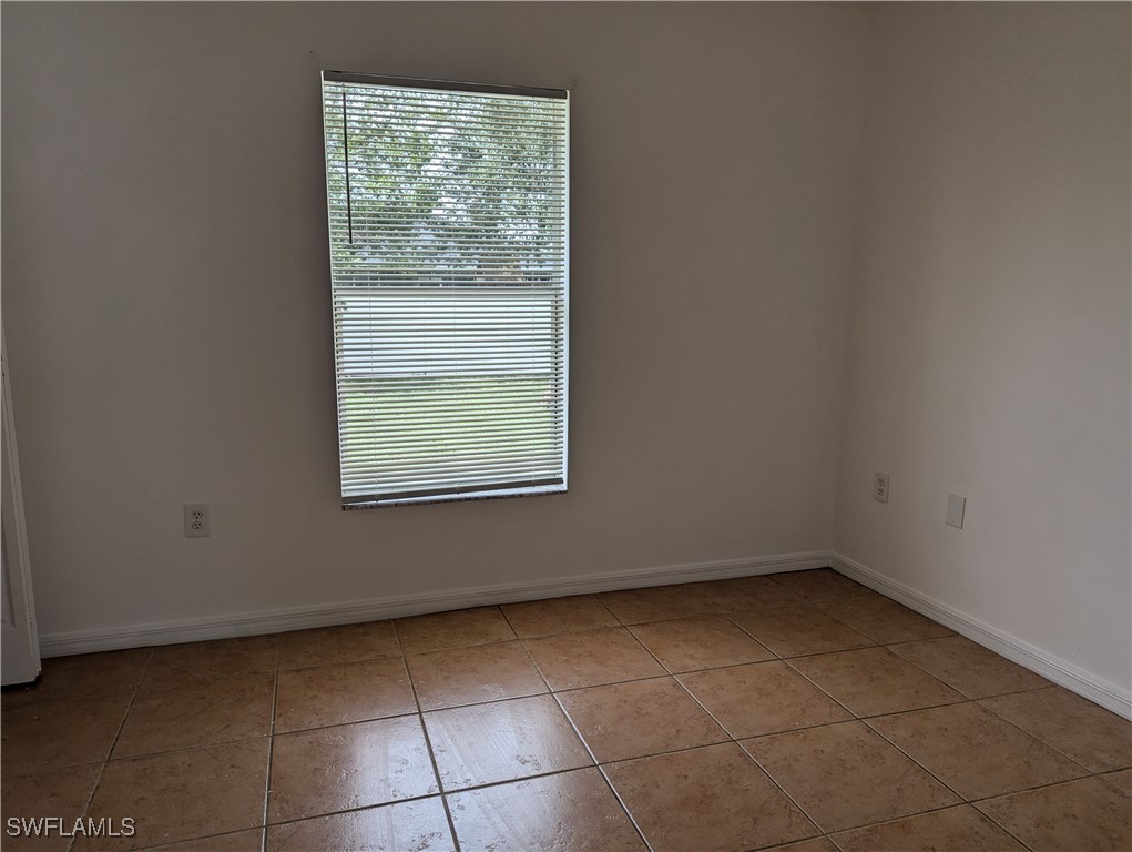4 Bed SingleFamilyResidence for Sale in Cape Coral, FL — photo 4