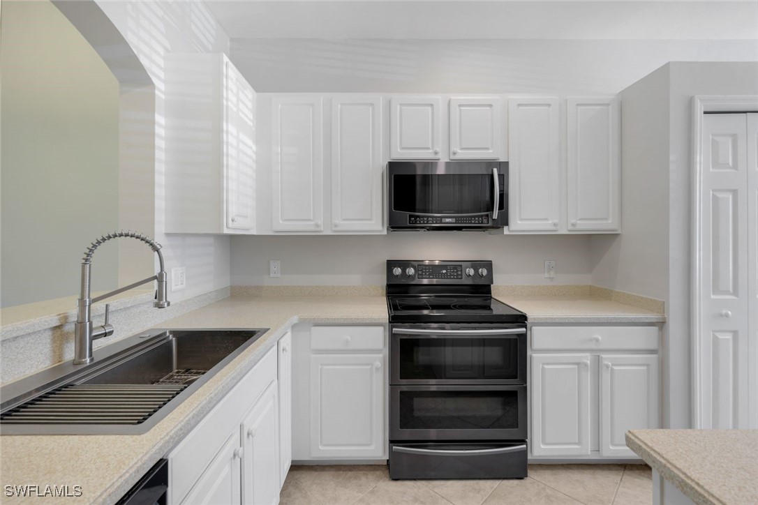 3 Bed Townhouse for Sale in Naples, FL, $350,000 — photo 4