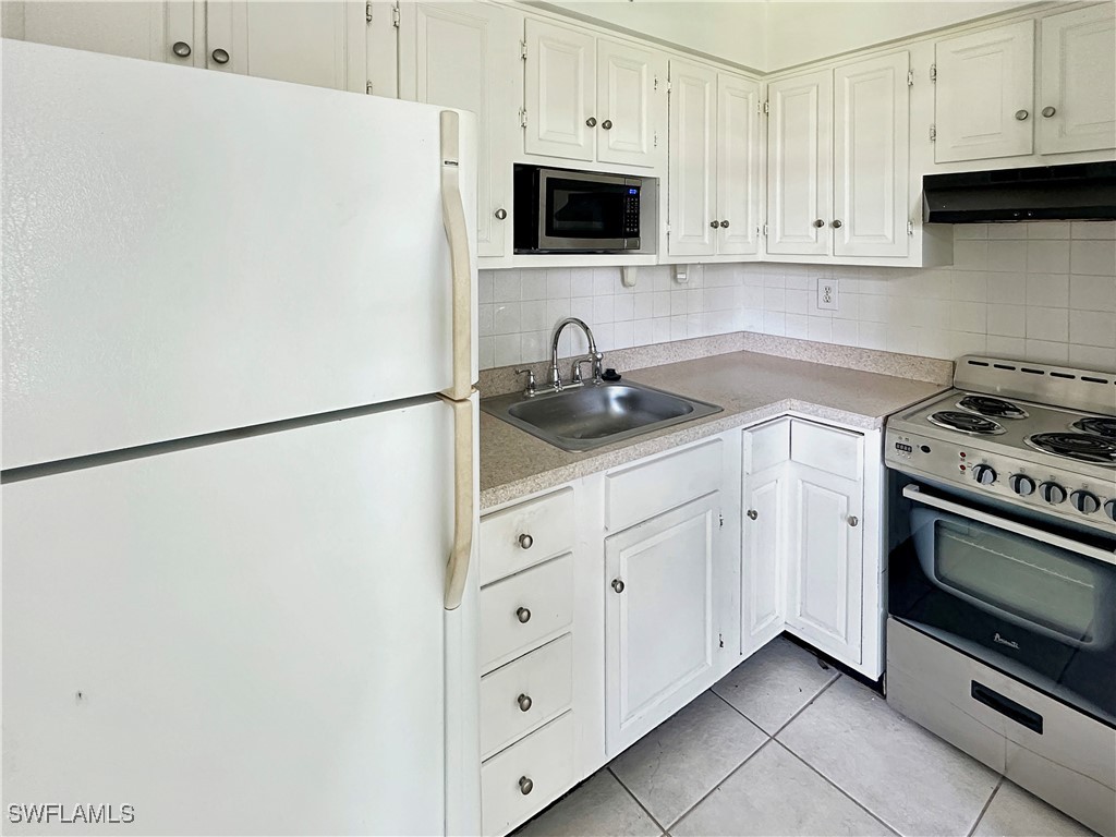 1 Bed Condominium for Sale in Seabreeze West, FL, $199,900 — photo 4