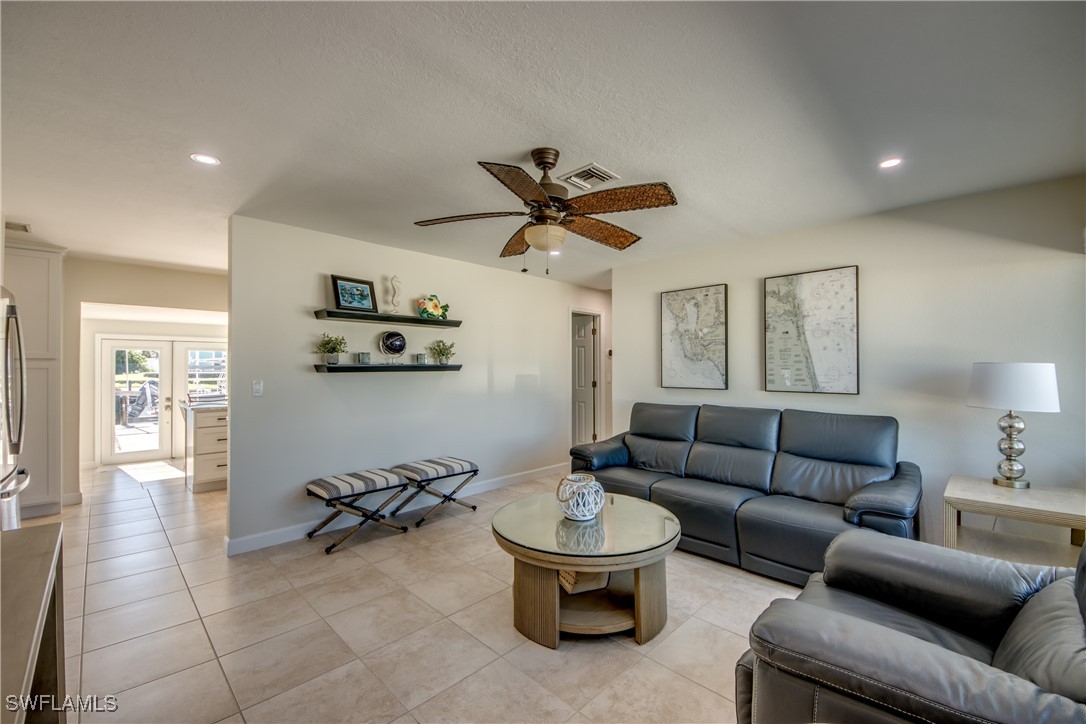 2 Bed Waterfront Home for Sale in Bokeelia, photo 4