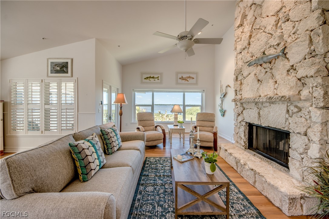 3 Bed Waterfront Home for Sale in Seagull Bay, photo 4
