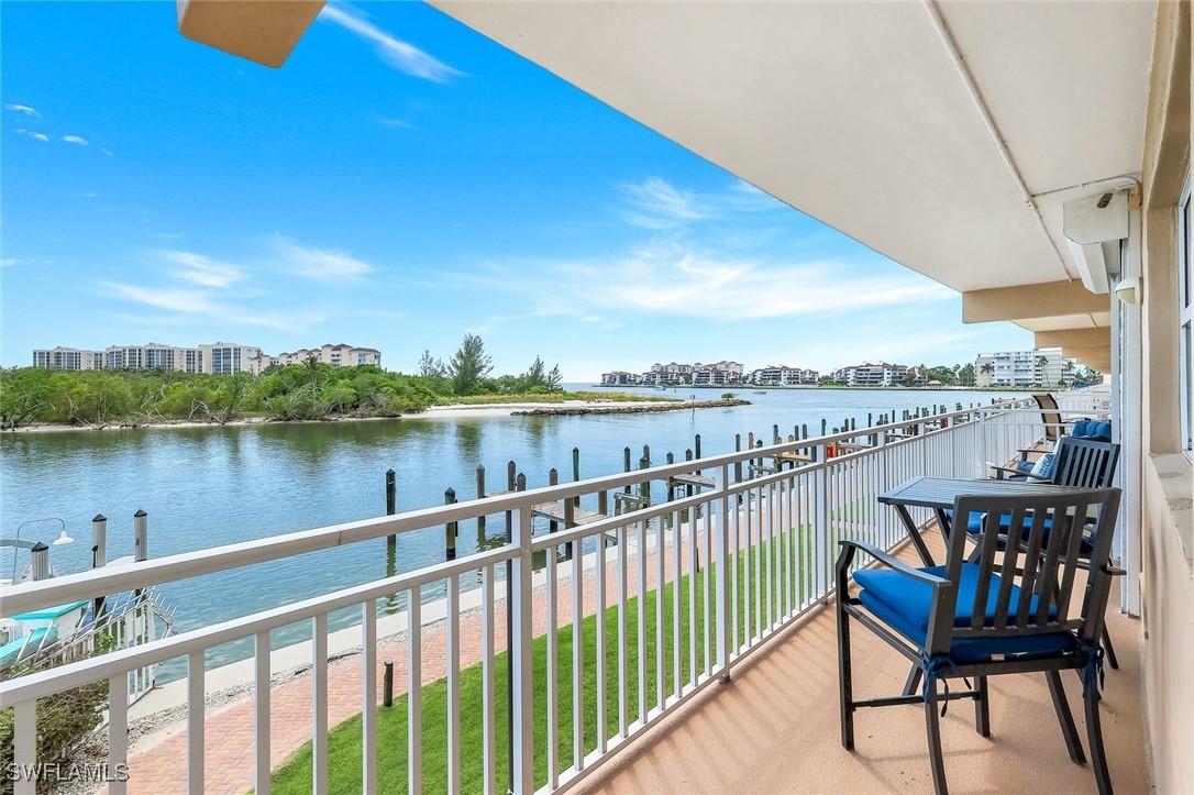 2 Bed Waterfront Home for Sale in Marco Island, photo 4