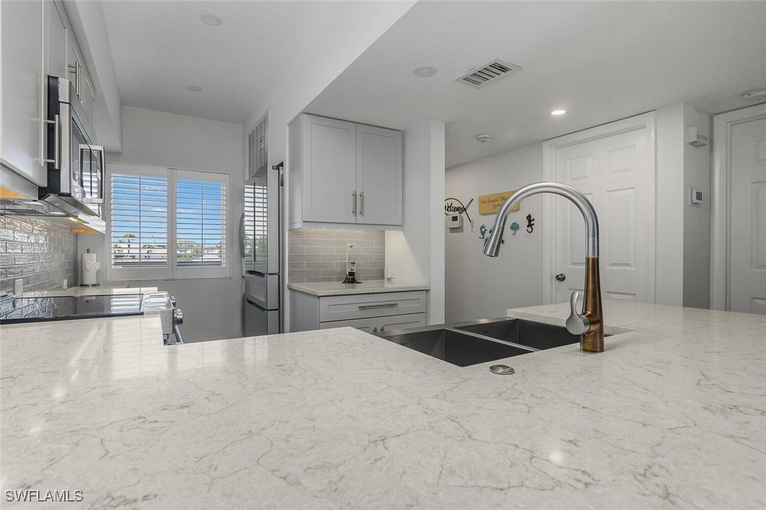 2 Bed Waterfront Home for Sale in Marco Island, photo 4