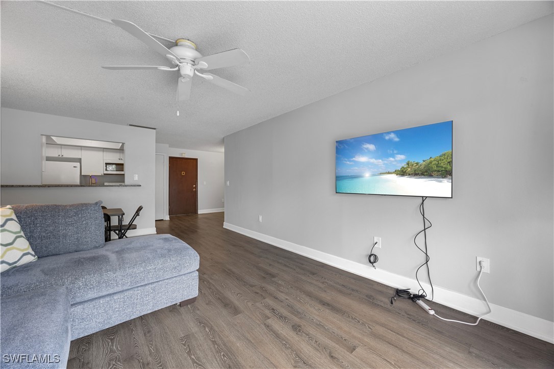 1 Bed Condominium for Sale in Windsor West, photo 4