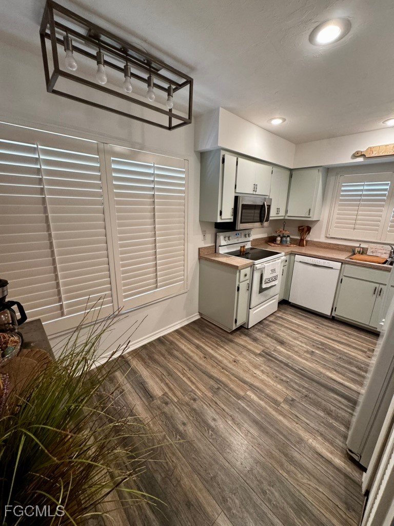 2 Bed Attached for Sale in Cape Coral, FL, $165,000 — photo 4