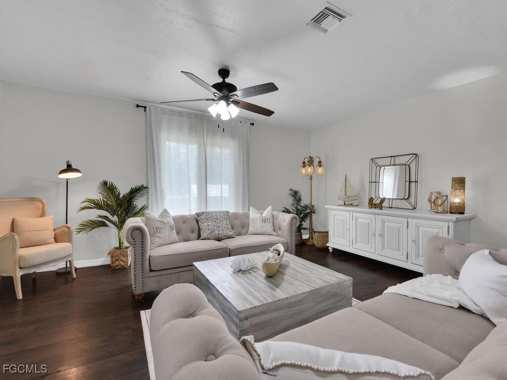 4 Bed SingleFamilyResidence for Sale in Lehigh Acres, photo 4