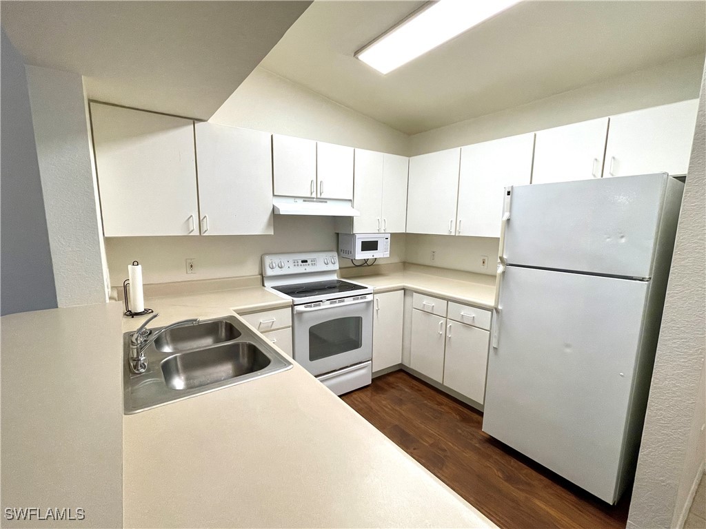 2 Bed Condominium for Sale in Naples, photo 4