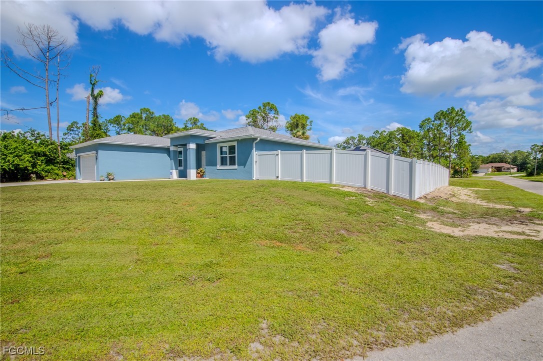 3 Bed SingleFamilyResidence for Sale in Port Labelle, FL — photo 4