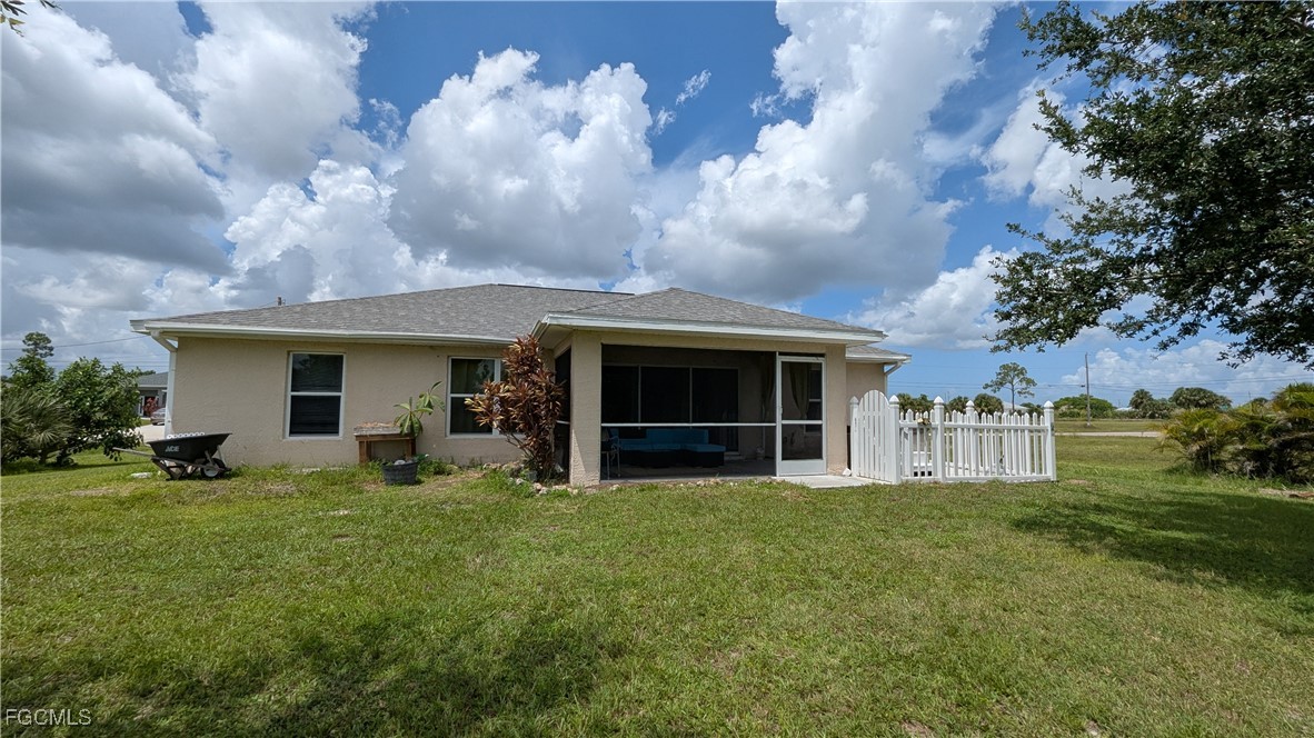 3 Bed SingleFamilyResidence for Sale in Cape Coral, FL — photo 4