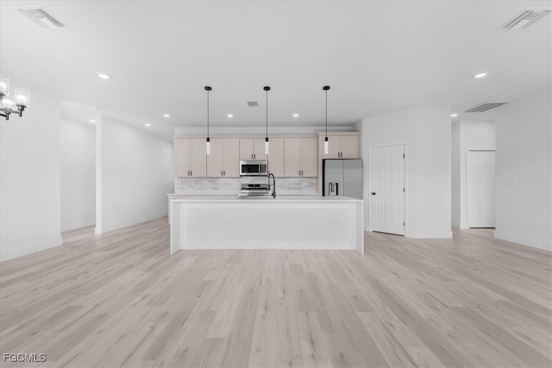 4 Bed SingleFamilyResidence for Sale in Sun N Lakes, photo 4