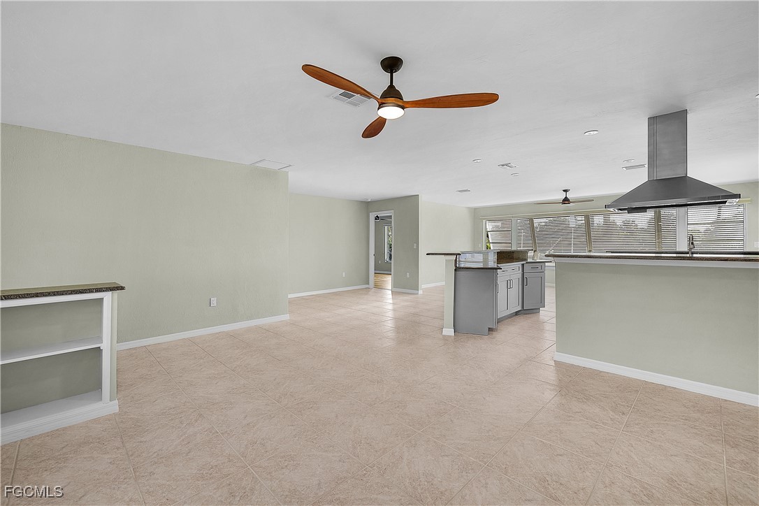 2 Bed Waterfront Home for Sale in Bokeelia, photo 4