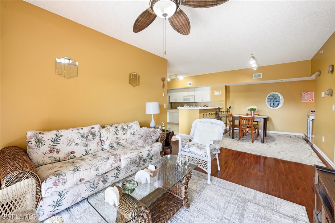 2 Bed Condominium for Sale in Napoli, FL — photo 4