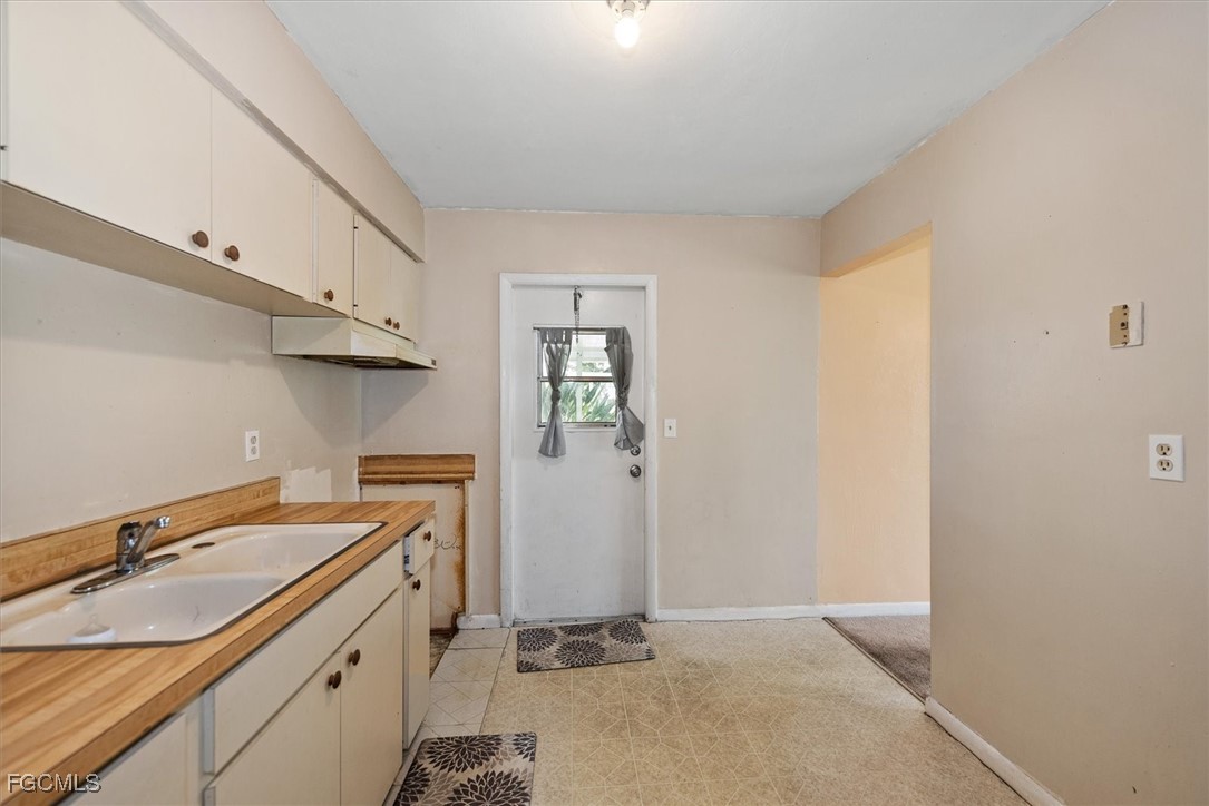 2 Bed Attached for Sale in Pinewood Condominium, photo 4