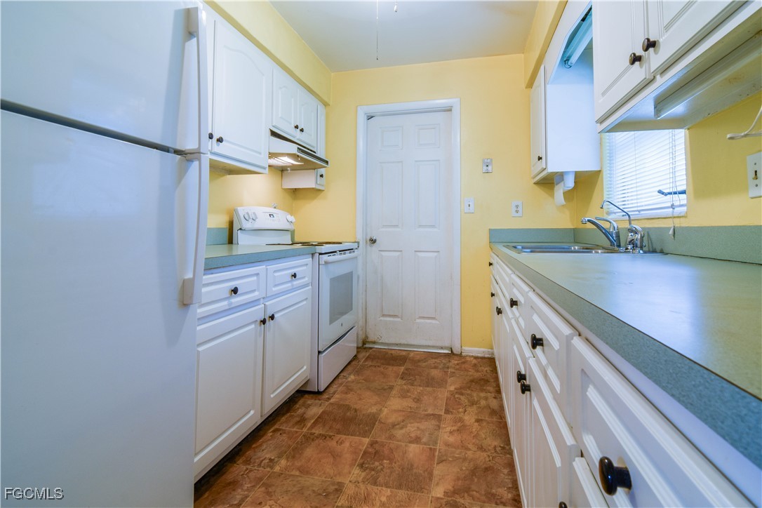 3 Bed SingleFamilyResidence for Sale in Buckingham, FL — photo 4