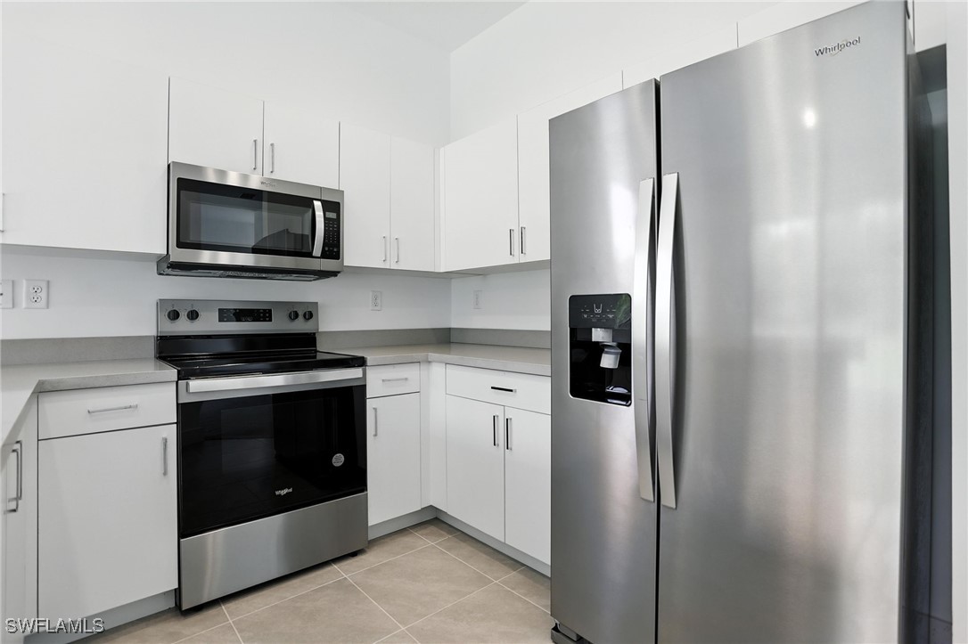 3 Bed SingleFamilyResidence for Sale in Silverwood, FL — photo 4