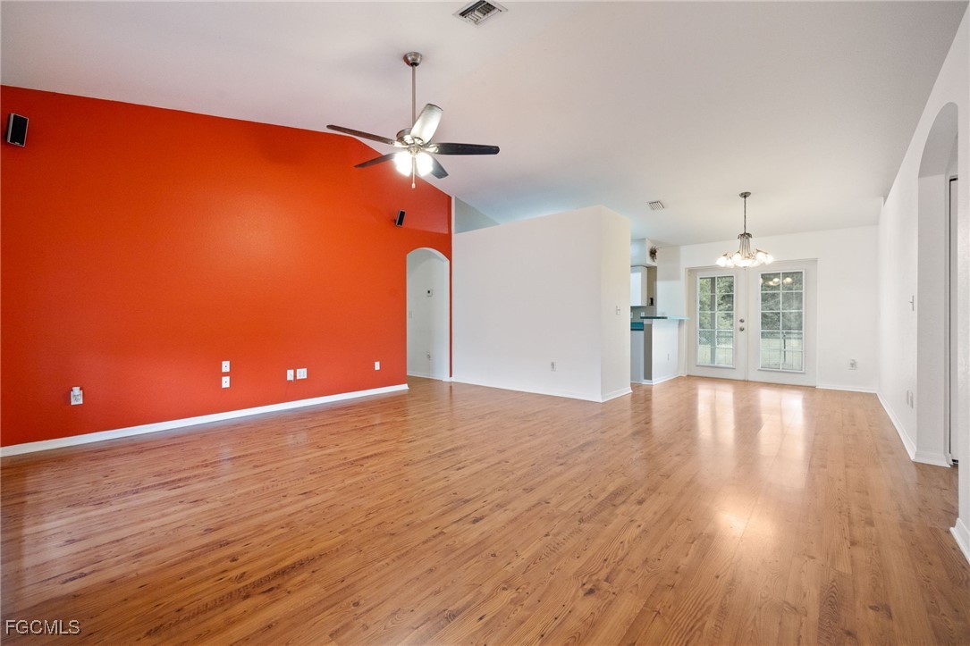 3 Bed SingleFamilyResidence for Sale in Horseshoe Acres, photo 4