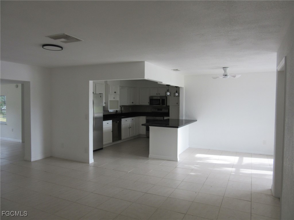 3 Bed SingleFamilyResidence for Sale in Cape Coral, FL — photo 4