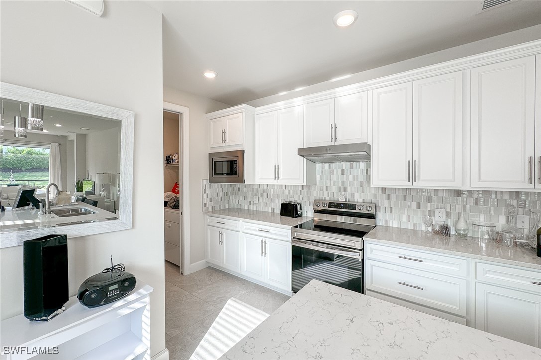 3 Bed SingleFamilyResidence for Sale in Naples, FL, $450,000 — photo 4