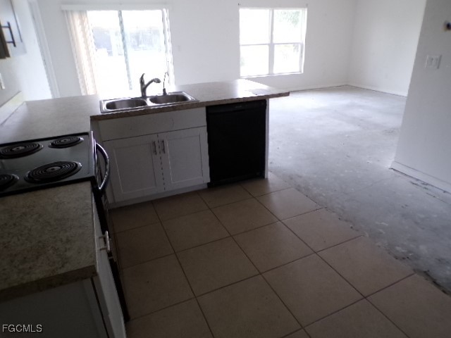 3 Bed SingleFamilyResidence for Sale in Cape Coral, FL — photo 4