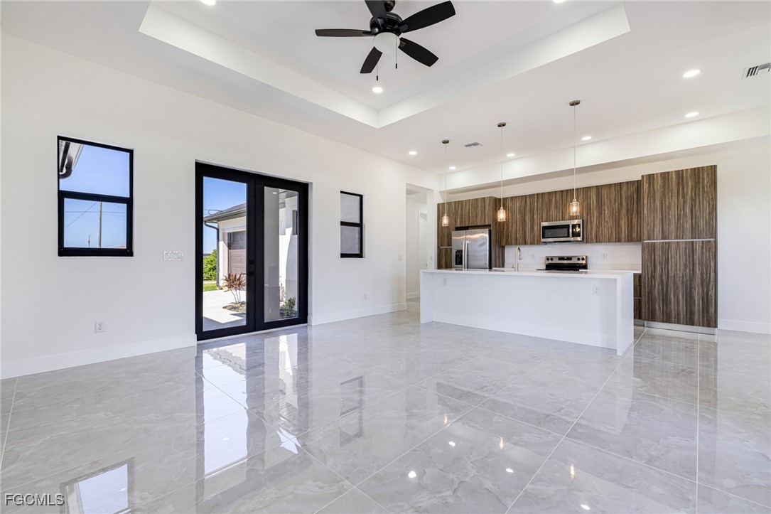 4 Bed SingleFamilyResidence for Sale in Cape Coral, photo 4